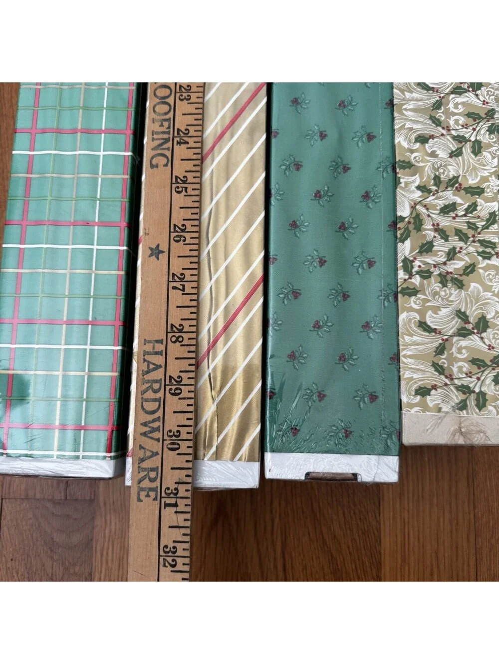 Vintage Lot Of 4 Christmas Wrapping Paper Box With Cut Edge New And Sealed